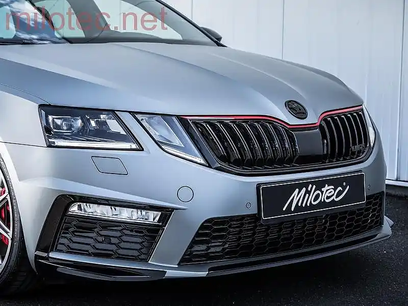 Kup Teď Díly předního nárazníku Škoda Octavia III RS FL - černý lesklý "klavírlak"